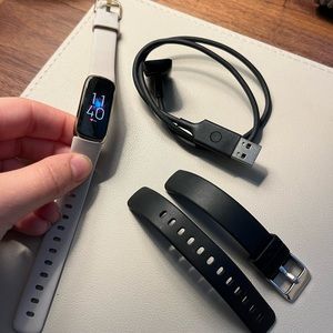 Fitbit Luxe (Lunar White/Soft Gold Stainless Steel) Fitness + Wellness Tracker